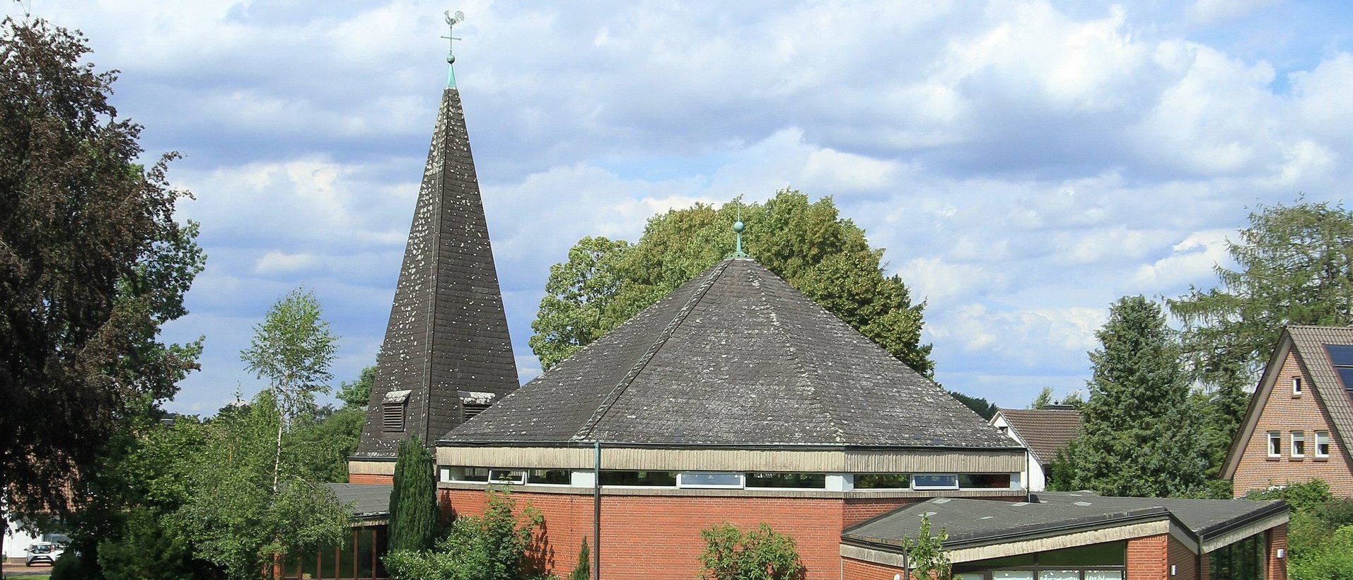 Lotte_Katholische_Kirche_St._Hedwig_Foto_Wolfgang_Johanniemann.JPG